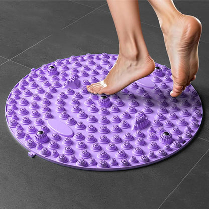 pied poser sur un tapis d acupression violet